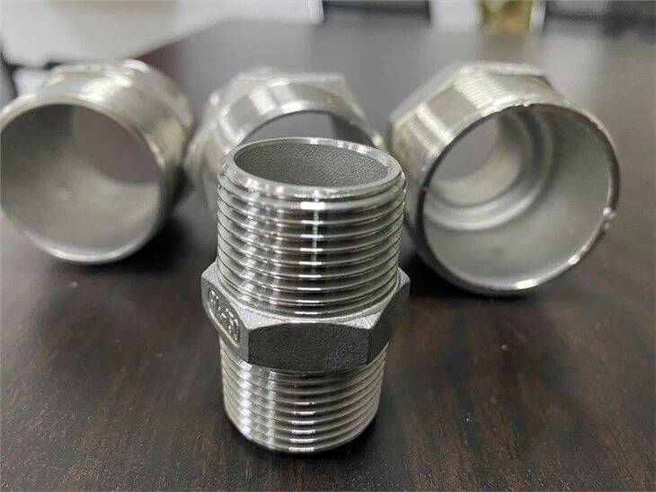 Nipplo esagonale con filettatura in acciaio inossidabile